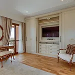 Aphrodite Hills - Junior 4*