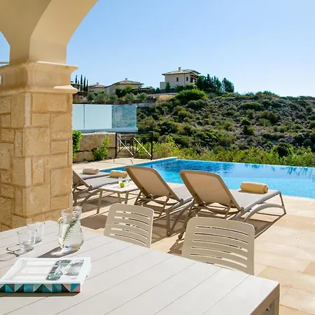 Aphrodite Hills - Junior 4*