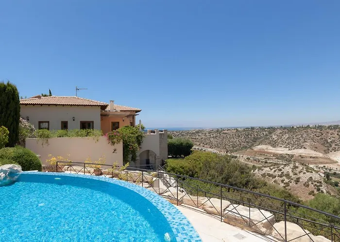 Aphrodite Hills - Junior 4*