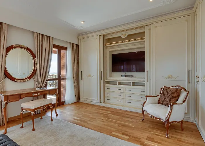 Aphrodite Hills - Junior 4*