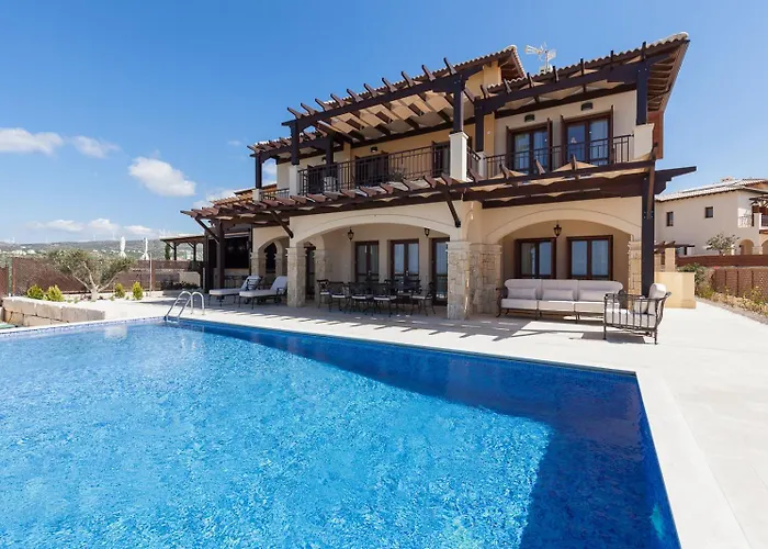 Aphrodite Hills - Junior 4*