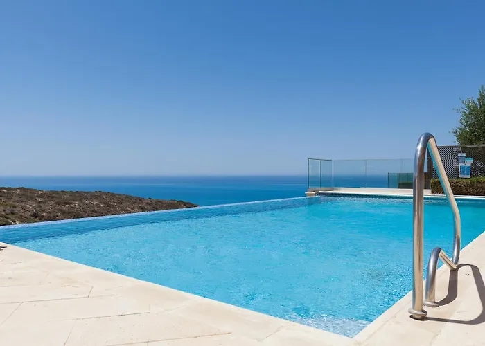 Aphrodite Hills - Junior 4*