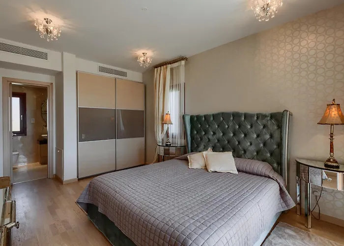 Aphrodite Hills - Junior 4*