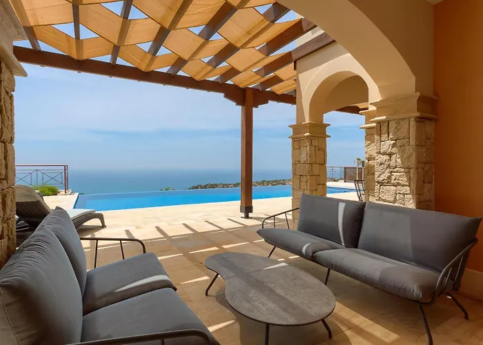 Aphrodite Hills - Junior 4*