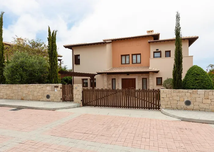 Aphrodite Hills - Junior 4*