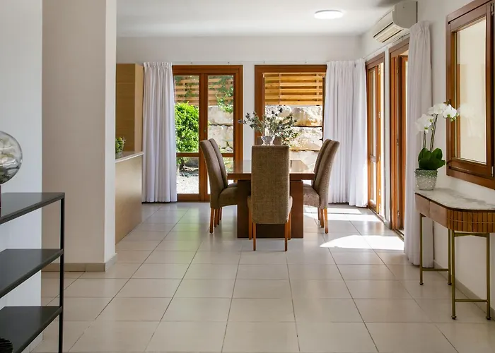 Aphrodite Hills - Junior 4*